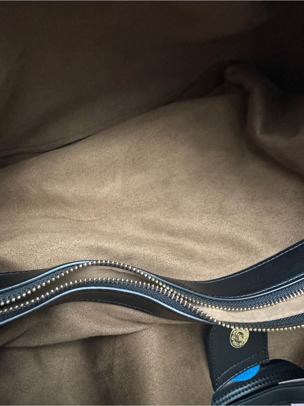 Sondra Roberts Black Vegan Leather Tote Bag - Picture 7 of 8